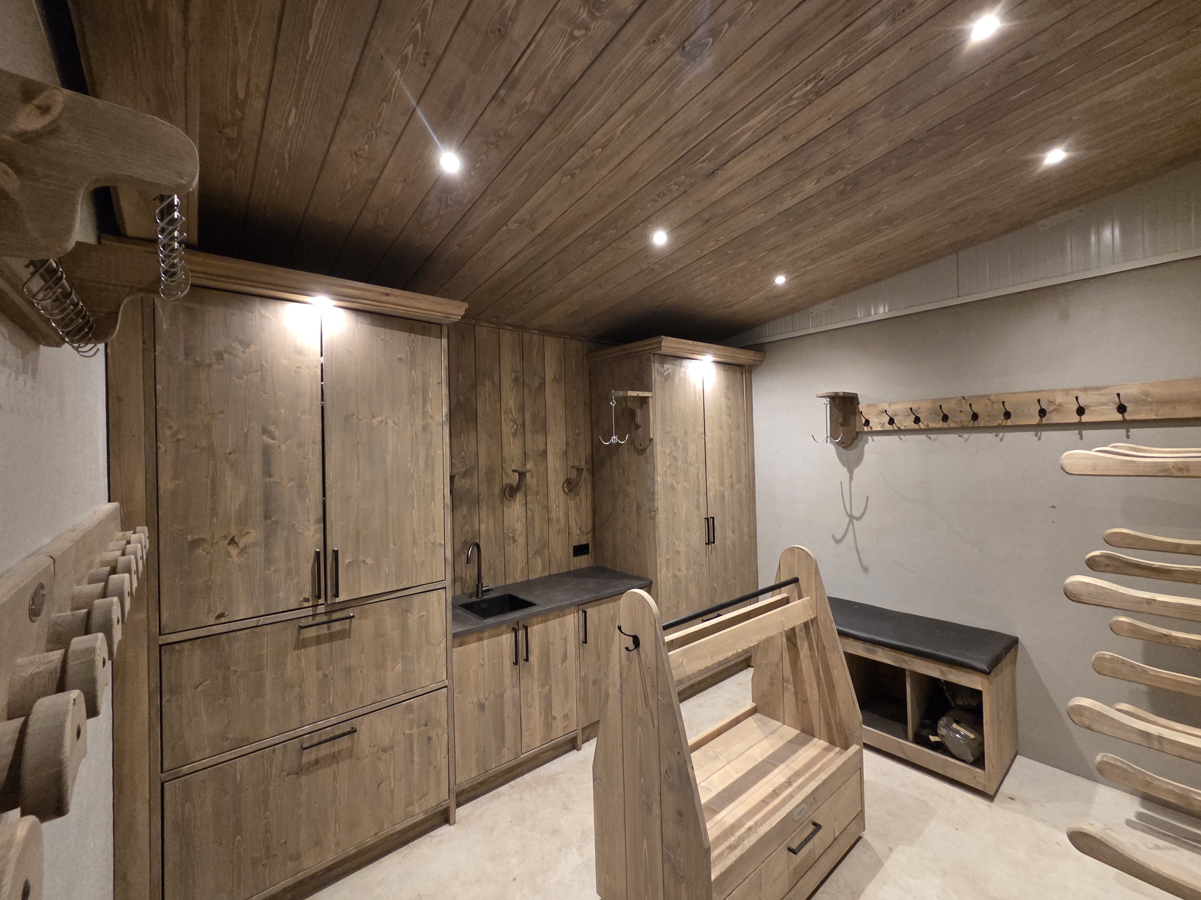 Professional Sport Pension with 20+ Stables - Ideal Homebase in Venlo - Image 2